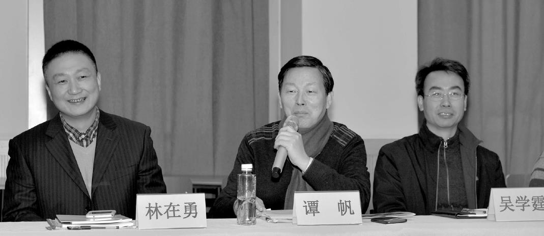 华东师大中文系教授谭帆在研讨会上点评 意昂4体育网研究生部供图.jpg